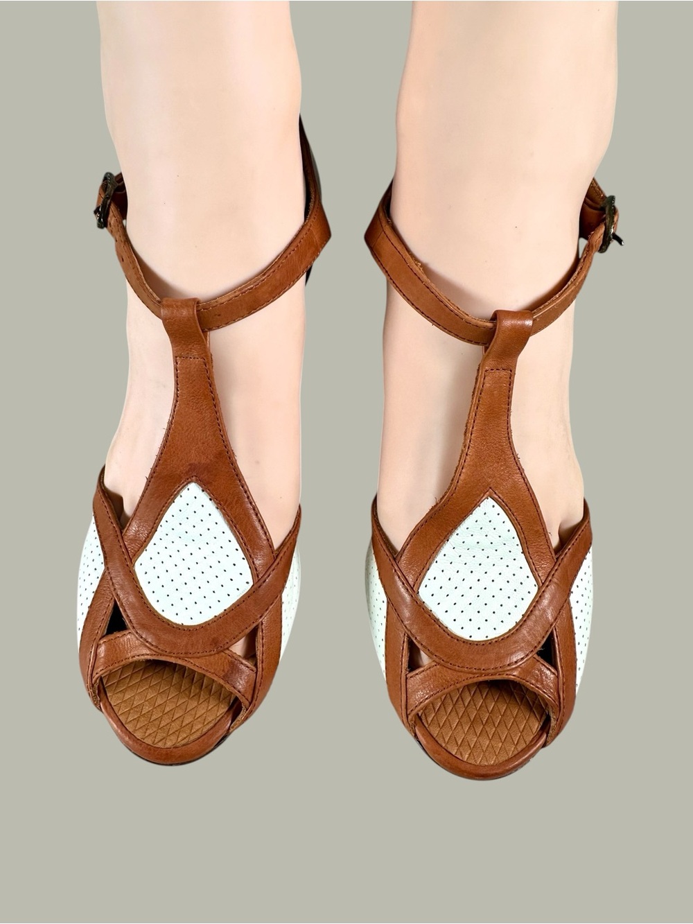 Chie Mihara Women’s Brown Wedge
Sandals